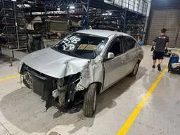 SUCATANissan Versa 2014 1.6 16v Sl Flex 4p  PARA RETIRADA DE PEÇAS